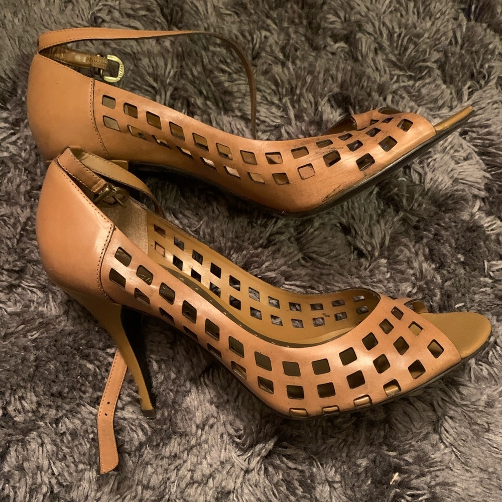 Like new cognac women’s heels.